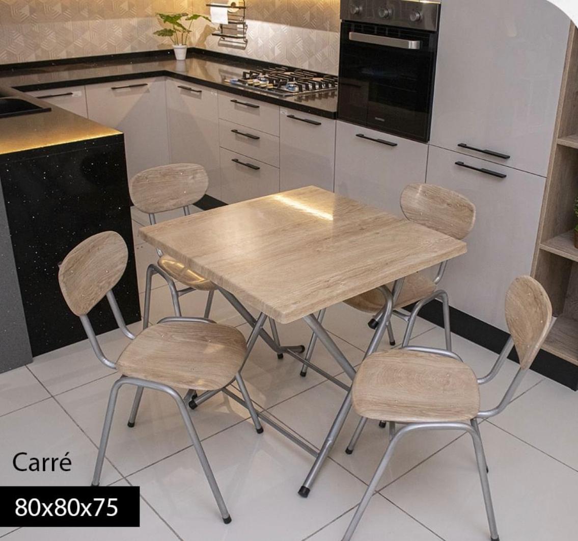 table carée 80 x 80 + 4 chaise